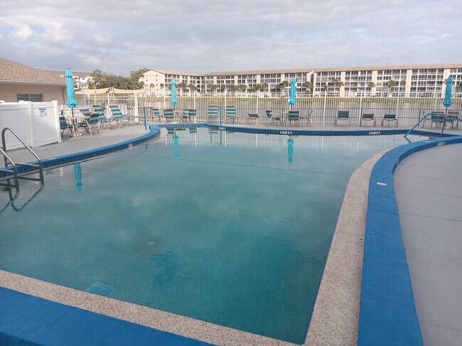 Building Photo - 3774 Lake Bayshore Dr