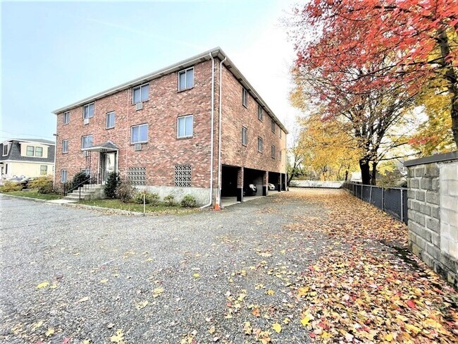 Building Photo - 6 McLean Pl