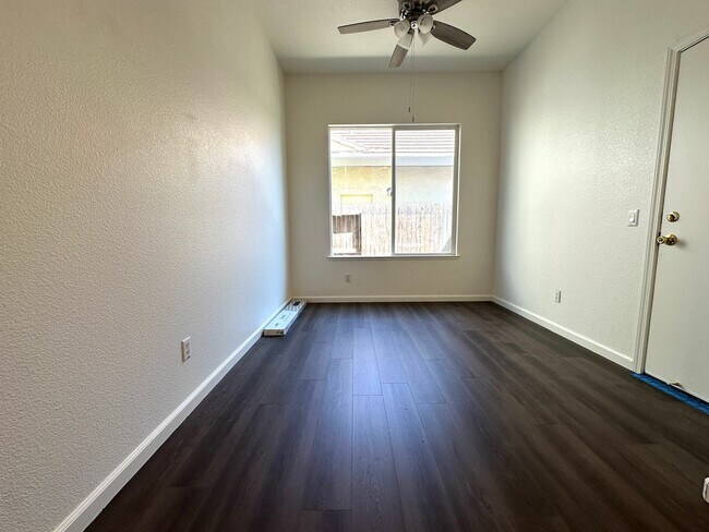 Building Photo - 3545 Laguna Ct