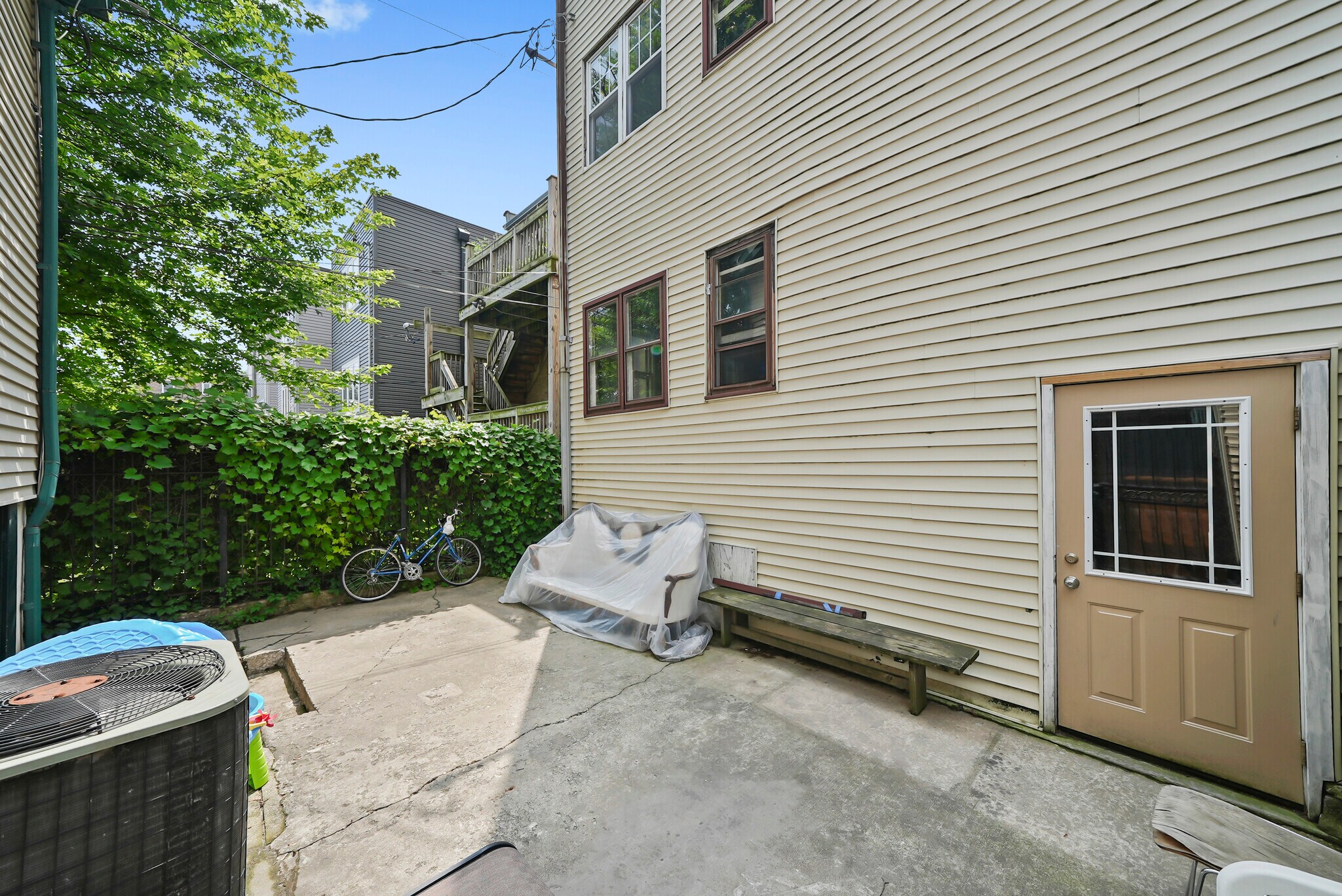 Building Photo - 2736 W Evergreen Ave