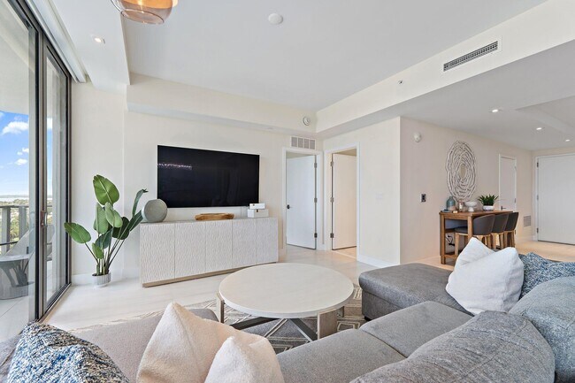 Building Photo - 3100 N Ocean Dr