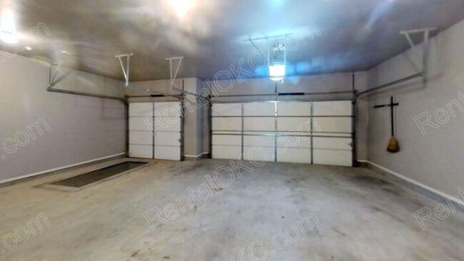 Building Photo - Super 4 bed 2 bath on the Southwest side.