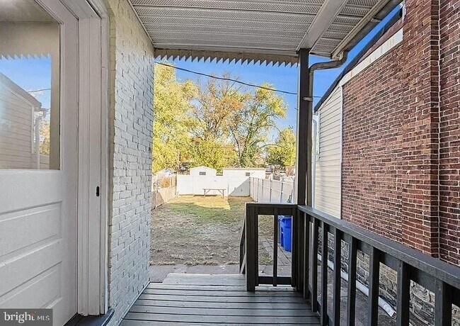 Building Photo - 851 South St