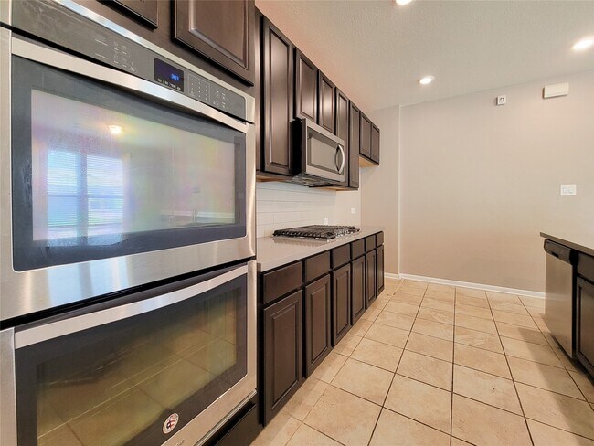 Building Photo - 14202 Persimmon Woods Dr
