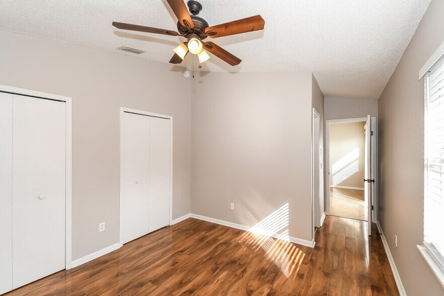 Building Photo - 8736 Townsquare Dr