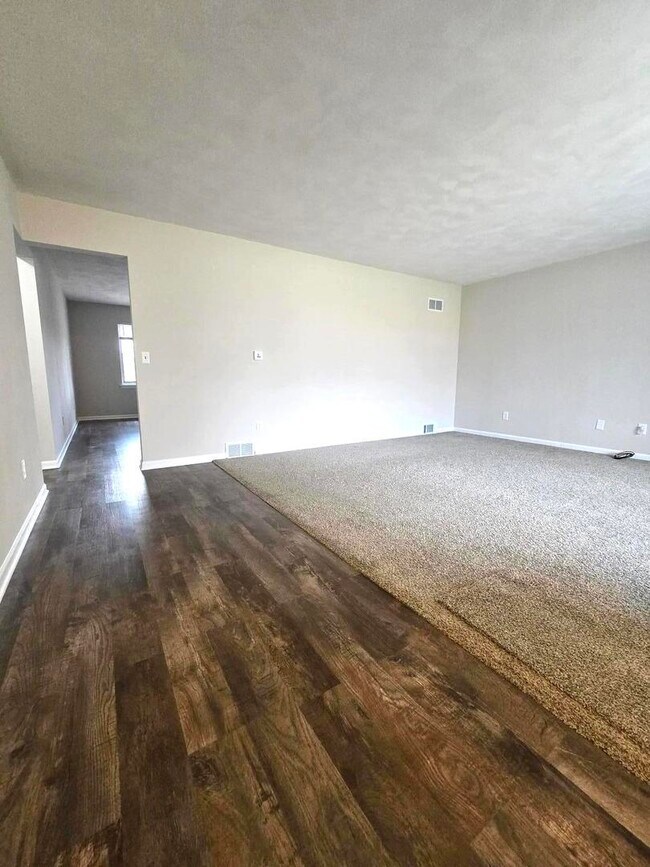 Building Photo - 714 N Bridge St