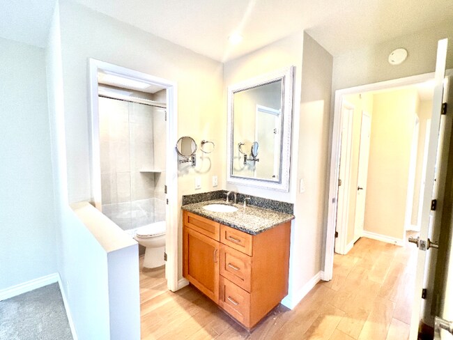 Building Photo - 1144 Stonewall Cir