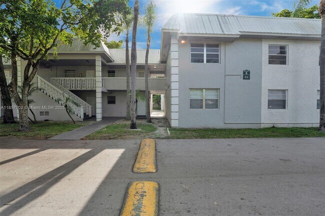 Building Photo - 17255 SW 95th Ave