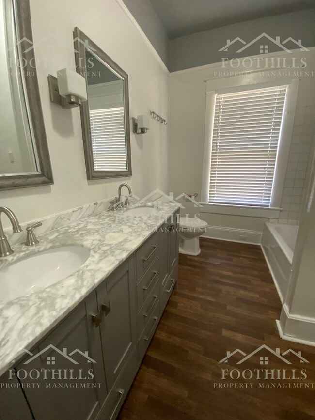 Building Photo - Updated 3 Bedroom Home with Yard, Deck, an...