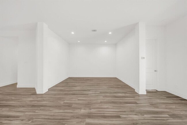 Building Photo - 20170 Clear Rdg Ln