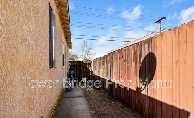 Building Photo - 2612 Connie Dr