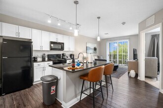 Building Photo - 407 W Rich St