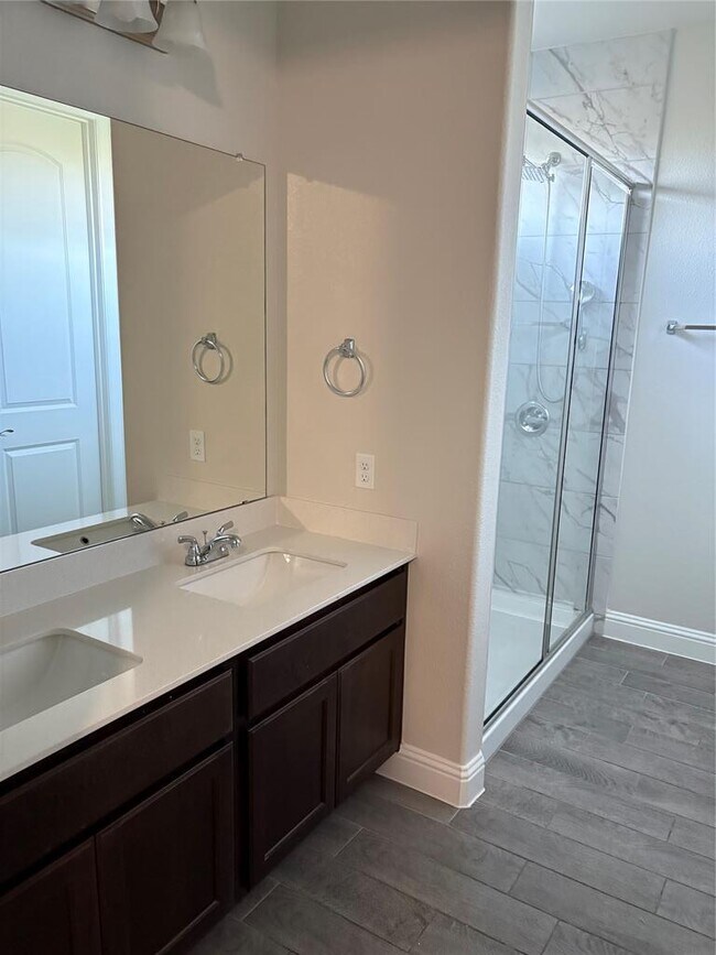 Building Photo - 105 Stone Cyn Dr