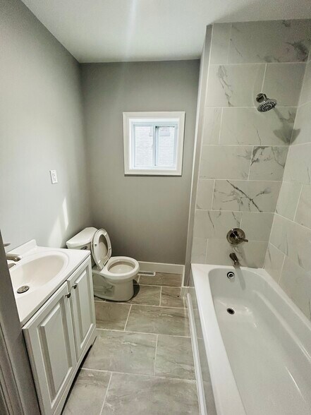 Building Photo - 307 Washington St