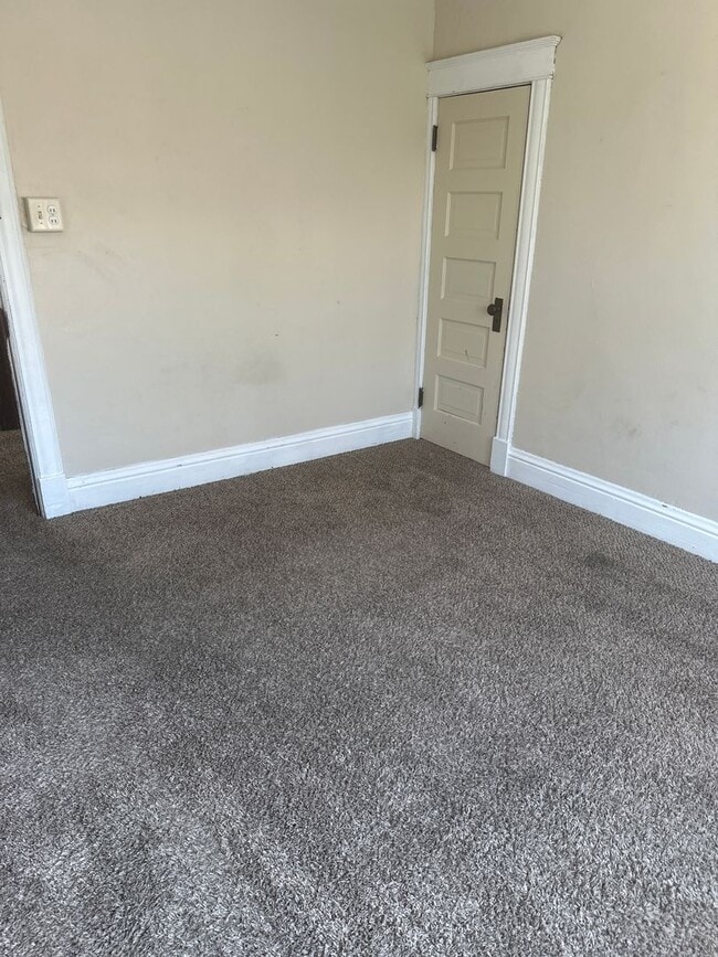 Building Photo - 3 bedroom house