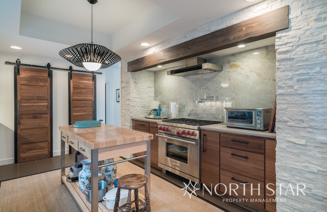 Building Photo - Stunning Modern Luxury in Southwest Hills