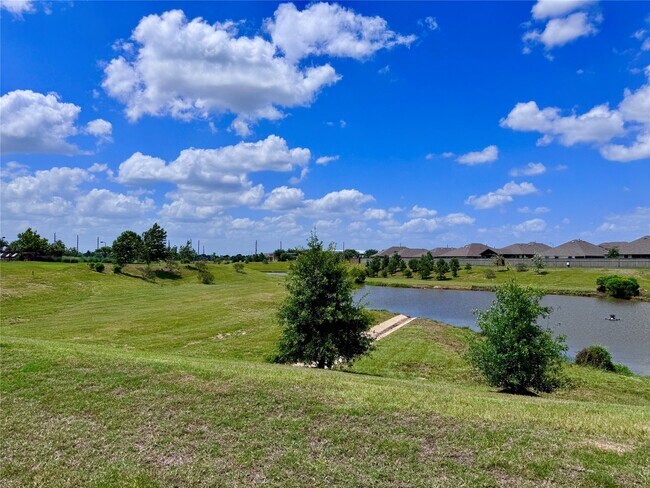 Building Photo - 31307 Balsam Hawk Ln