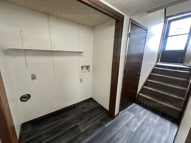 Building Photo - 333 E Marion Ct