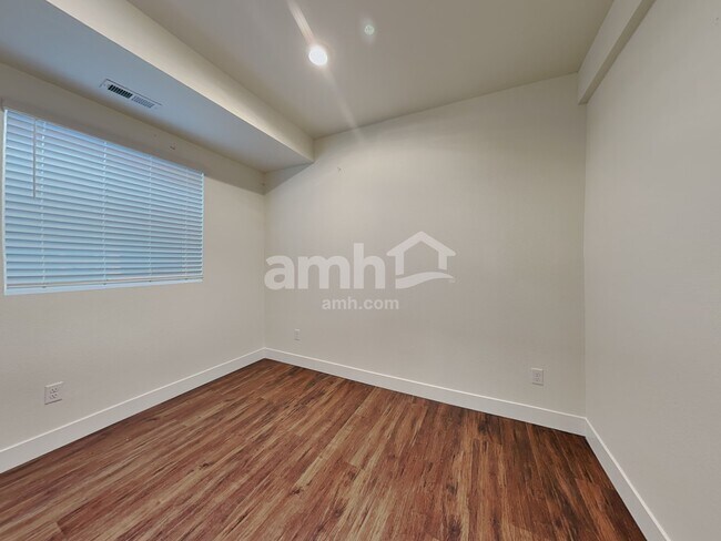 Building Photo - 7688 Mardale Ln