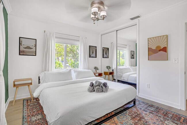 Building Photo - 571 Lee Dr