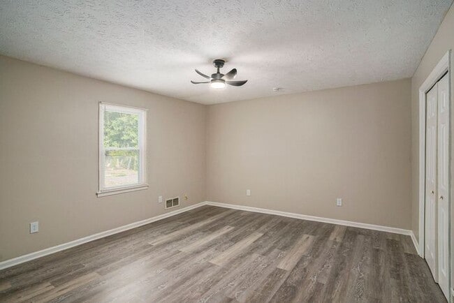 Building Photo - Beautiful 3BR/2BA Duplex near Downtown Covington!