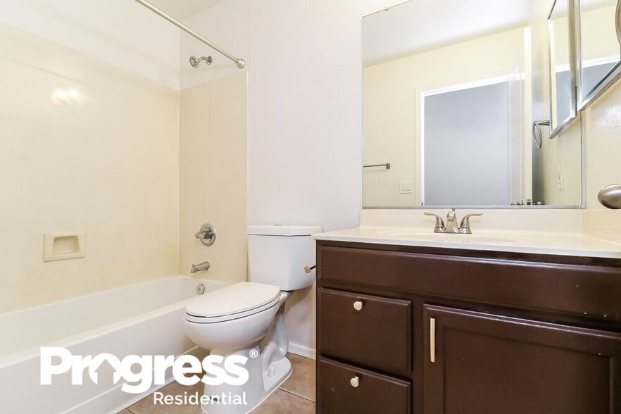 Building Photo - 15415 W Lea Ln