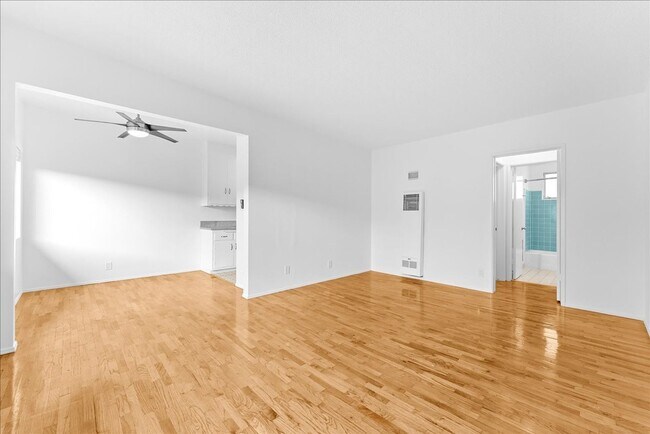Primary Photo - 2464 Penmar Ave
