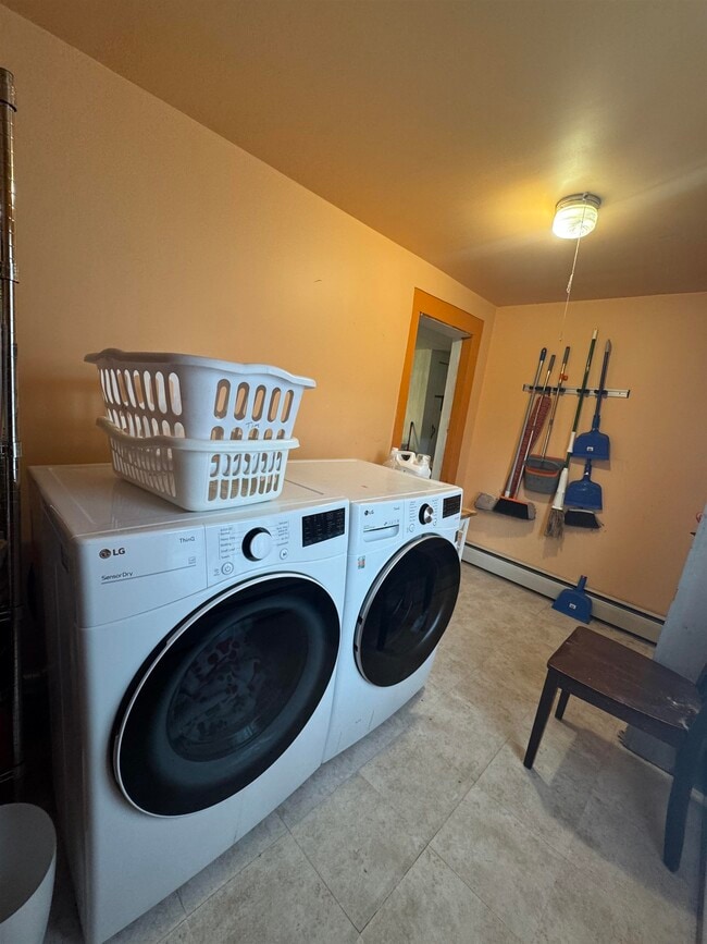 Building Photo - 10 Meadow St