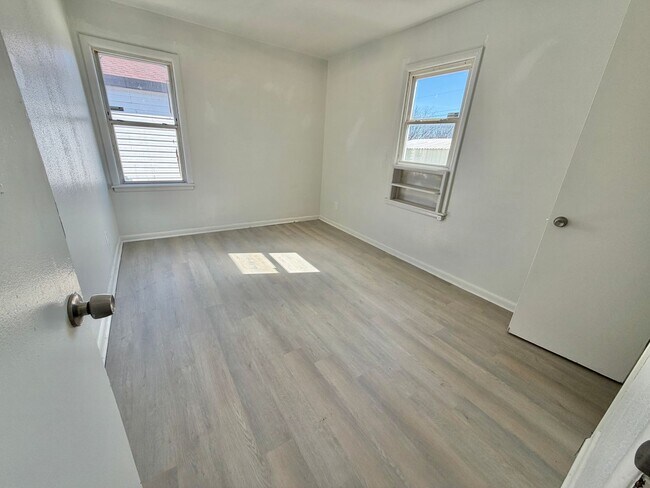 Building Photo - 3-Bedroom Home with Updated Kitchen