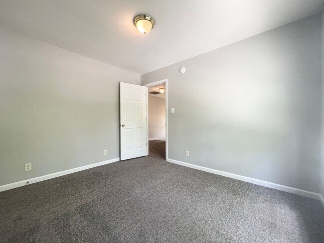 Building Photo - 1711 Mystic Dr