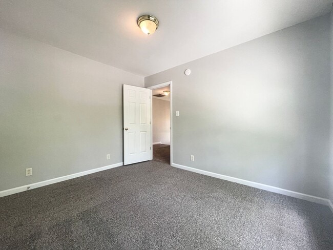 Building Photo - Beautiful 3 Bedroom 2 Car-Garage Home w/ H...