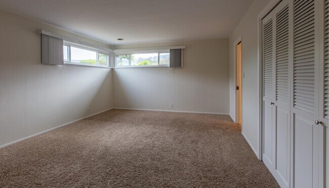 Building Photo - 1651 Rosita Rd