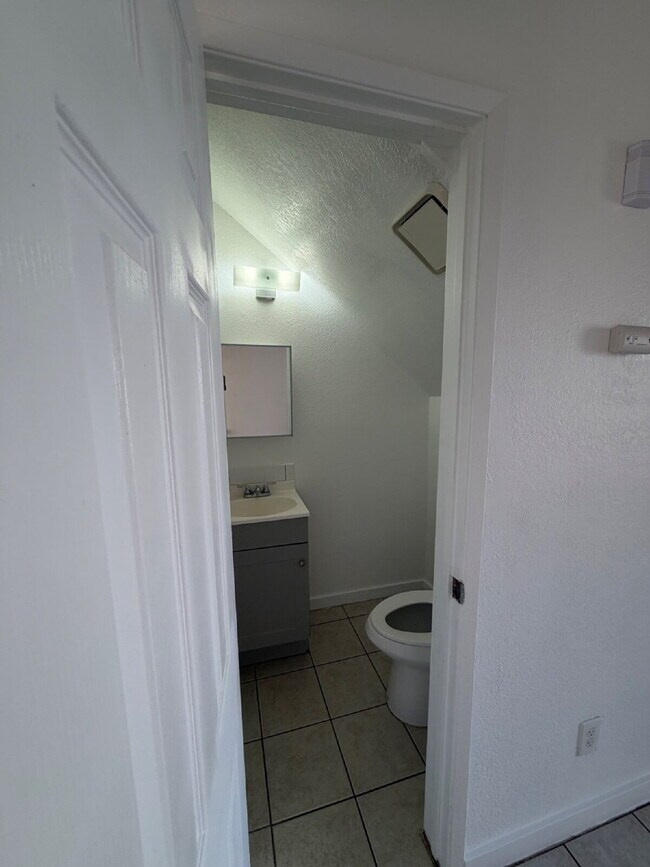 Building Photo - 1705 W N Bear Creek Dr