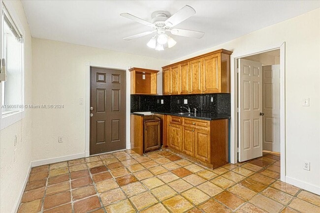 Building Photo - 4421 SW 73rd Terrace