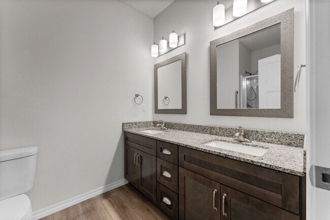 Building Photo - NEW LUXURY 3 BED 2 BATH 2 CAR GARAGE DUPLEX
