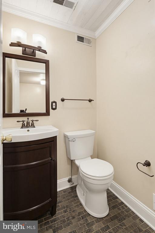 Building Photo - 947 Oella Ave