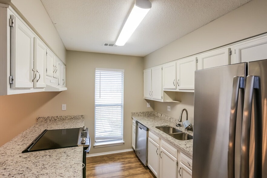 Building Photo - 6500 Cornwall Rd