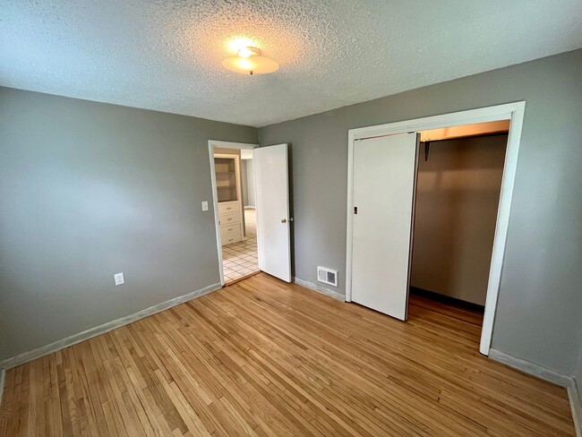 Building Photo - 2 bed 1 bath single family home in Wausau