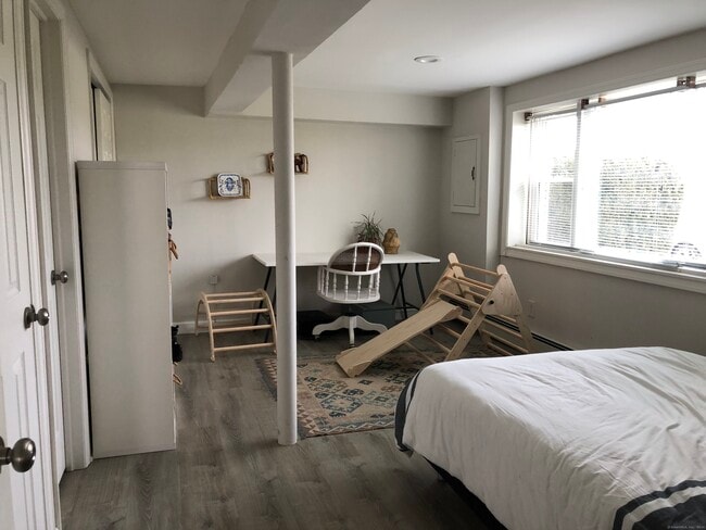 Building Photo - 90 Iroquois Rd