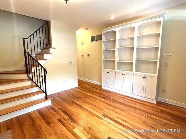 Building Photo - Harrison West Adorable 2 Bedroom updated C...