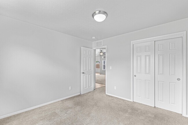 Building Photo - 6518 E Fairmount St