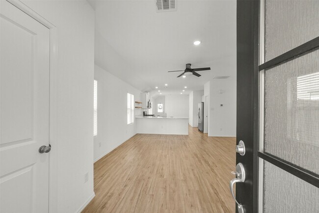 Building Photo - 3003 Halleton Ct.