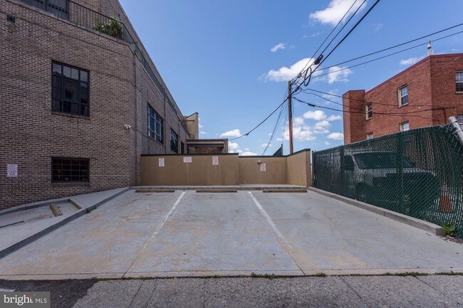 Building Photo - 1701 Kalorama Rd NW