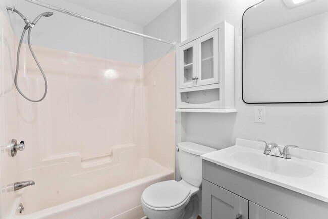 Building Photo - 30 Anthony St