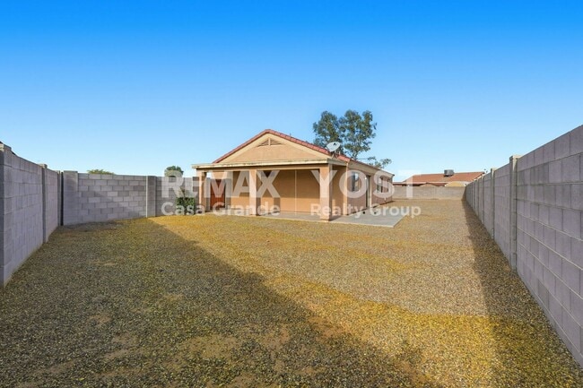 Building Photo - Bright, Open Floor Plan with Low-Maintenance Yard in Arizona City!