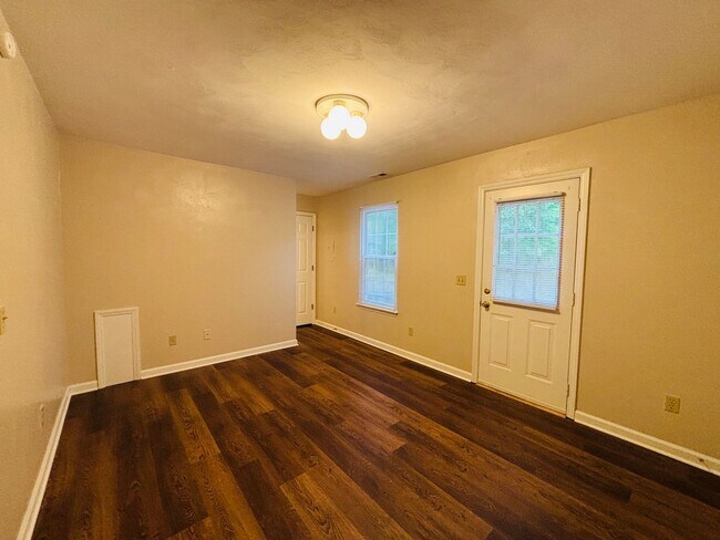 Building Photo - 876 Patrick Henry Dr