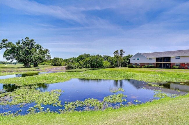 Building Photo - 200 Country Club Dr