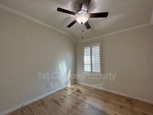 Building Photo - 952 Pinnacle Ridge Rd