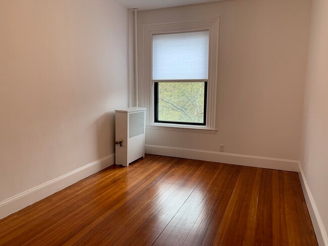 Building Photo - 1064 Beacon St