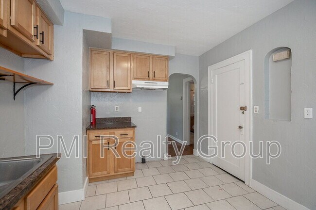Building Photo - 3581 Ingleside Rd